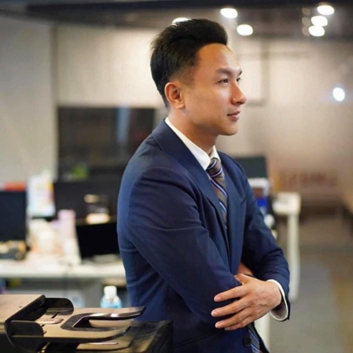 Được biết anh chàng gặp tai nạn giao thông và phải trải qua cuộc đại phẫu.