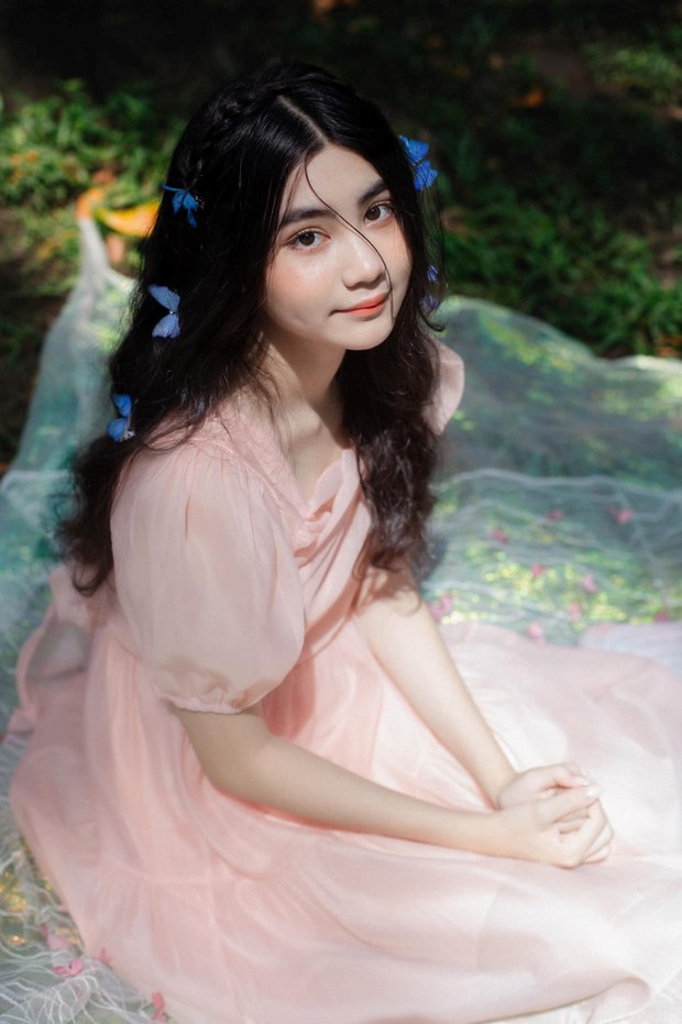 Nếu như Lọ Lem sở hữu vẻ ngoài mong manh, dịu dàng thì Hạt Dẻ lại có phần lí lắc, năng động hơn. Hạt Dẻ được nhận xét là có nét giống mẹ vì có gương mặt khả ải kèm má lúm đồng tiền giống mẹ