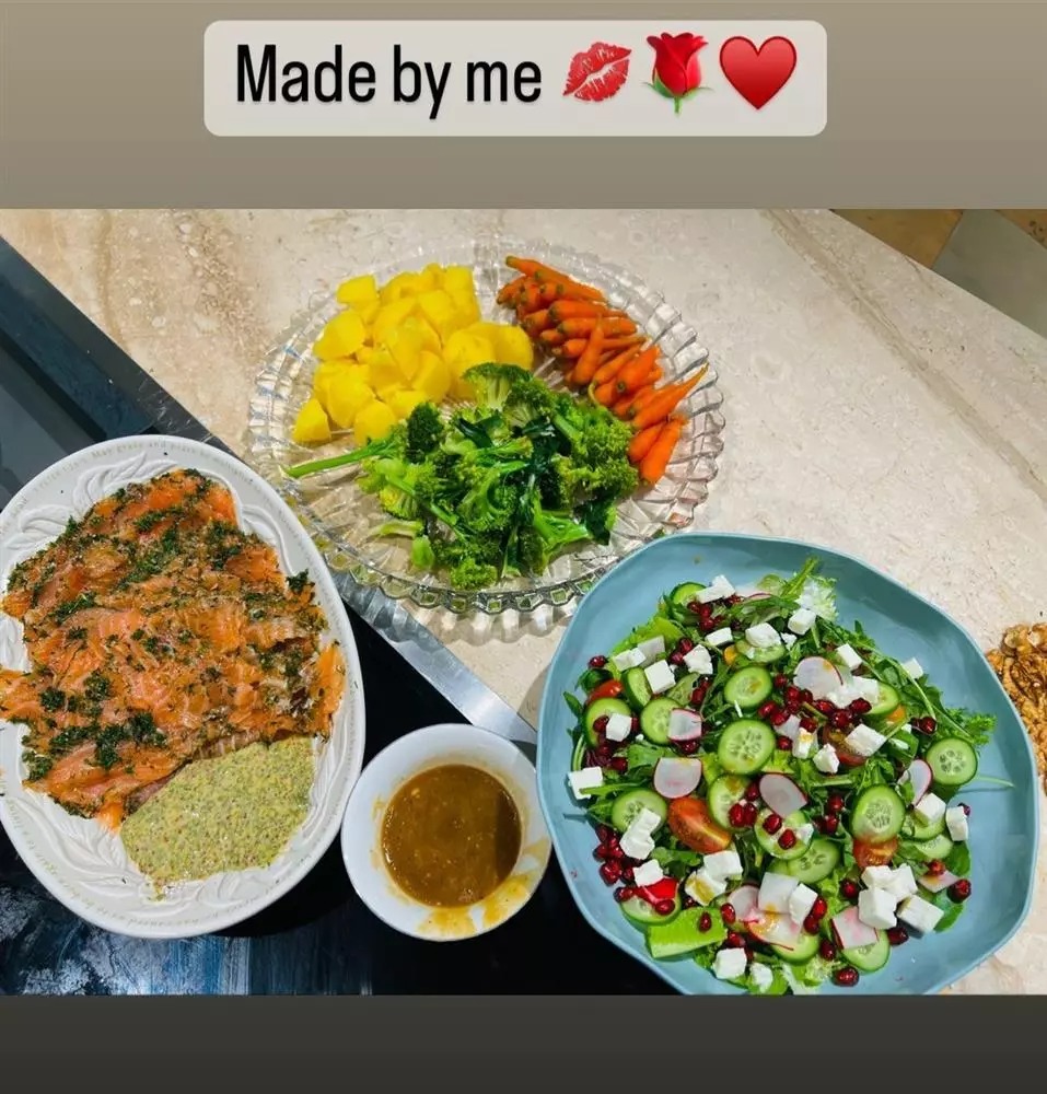 Ngắm nhìn bàn đồ ăn này, nhiều cư dân mạng phải dành lời khen cho khả năng nấu nướng của Hồ Ngọc Hà, đồng thời cho rằng Kim Lý 