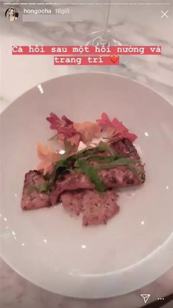 Món cá hồi của Hồ Ngọc Hà được khen ngon và trang trí bắt mắt không kém nhà hàng.