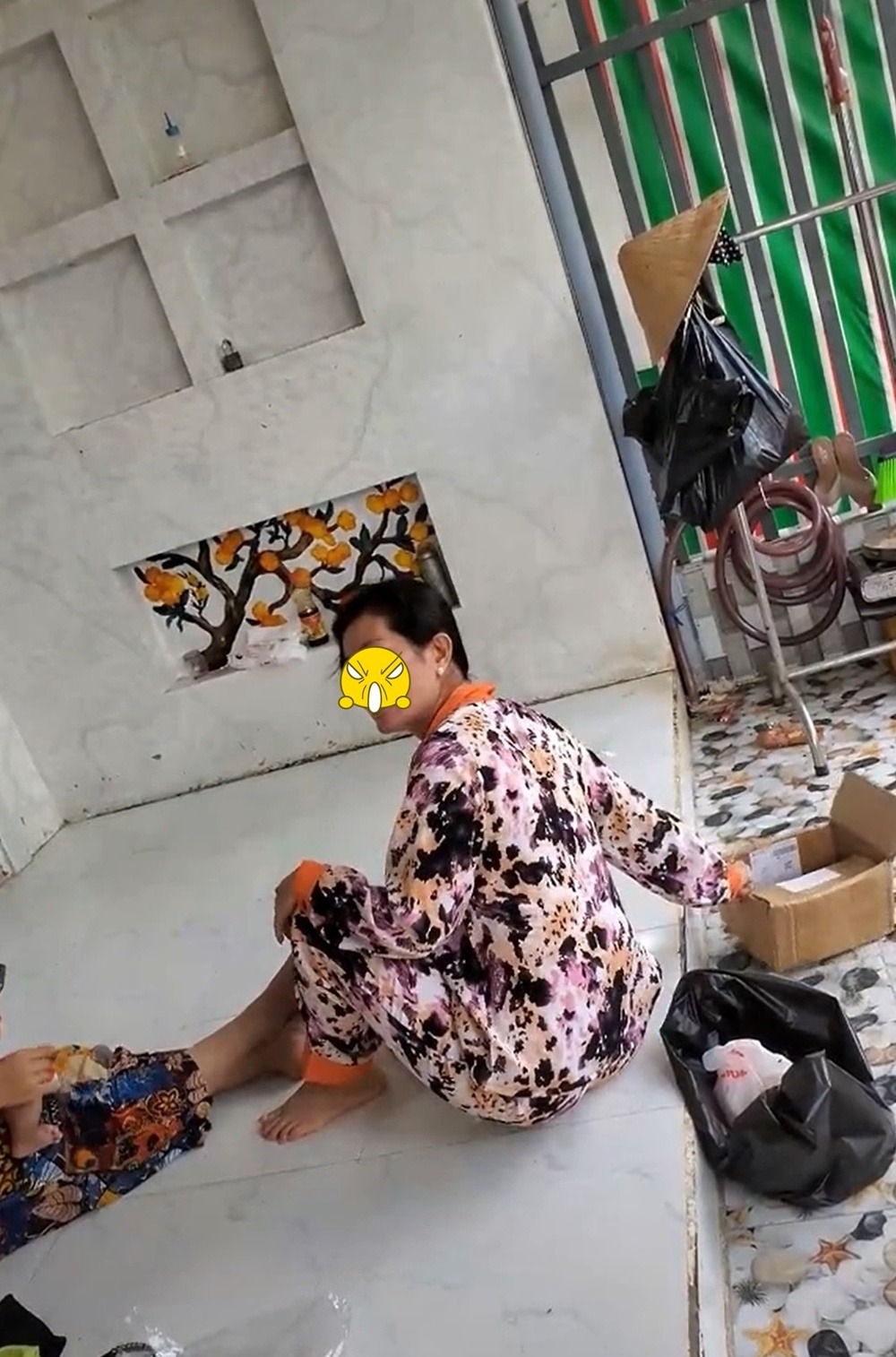  Chị cho biết shop cho mình kiểm tra hàng, đúng mới nhận. (Ảnh: Chụp màn hình TikTok C.D.G.H.)