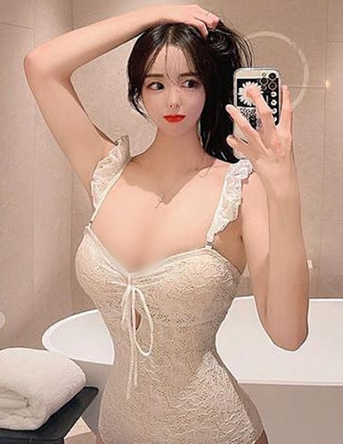 Những bức ảnh tự sướng của cô nàng cũng nhận được vô số lượt yêu thích và chia sẻ vì quá hoàn hảo.