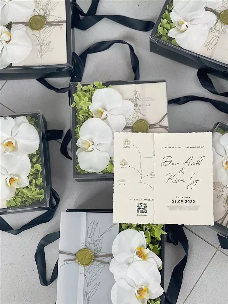 Thiệp cưới cặp đôi dành cho khách mời đến Đà Lạt.