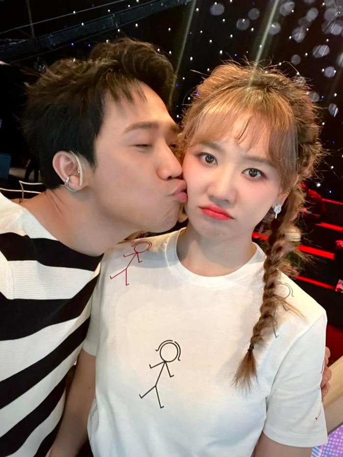 Trấn Thành - Hari Won giữ hôn nhân hạnh phúc bất chấp những lời đàm tiếu trên mạng xã hội.