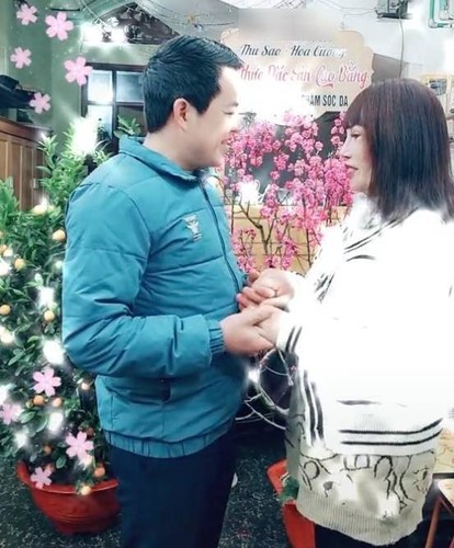 Tiếp đó, chị Thu Sao lại hâm nóng mạng xã hội khi tiết lộ việc chồng trẻ từng 