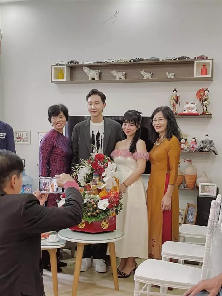 Lễ vật đàng trai mang đến hỏi cưới nàng hot girl.