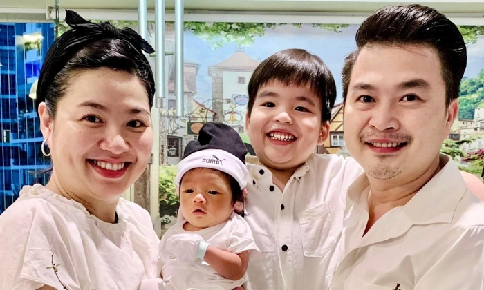 Nữ diễn viên còn bị tê tay, tê chân, ngực thì nóng lên như lửa. 