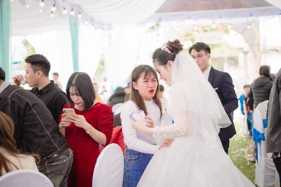 Bạn thân chính là những người trân quý của mỗi chúng ta trong mỗi chặng hành trình. Dù không phải người thân ruột thịt nhưng họ luôn có mặt, san sẻ, trợ giúp chúng ta mỗi khi cần.