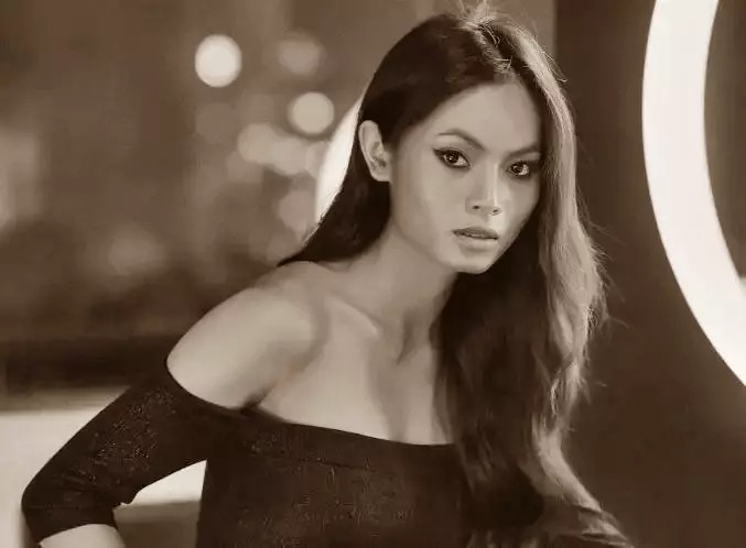 Trước đó, vào tháng 7/2021, Châu Kim Sang được chẩn đoán viêm màng não do di căn u xương. Thời điểm đó, nhiều đồng nghiệp, bạn bè cũng đã kêu gọi quyên góp để hỗ trợ mỹ nhân chuyển giới thực hiện ca mổ. Tuy nhiên, thời gian gần đây, sức khỏe của chân dài chuyển biến xấu.