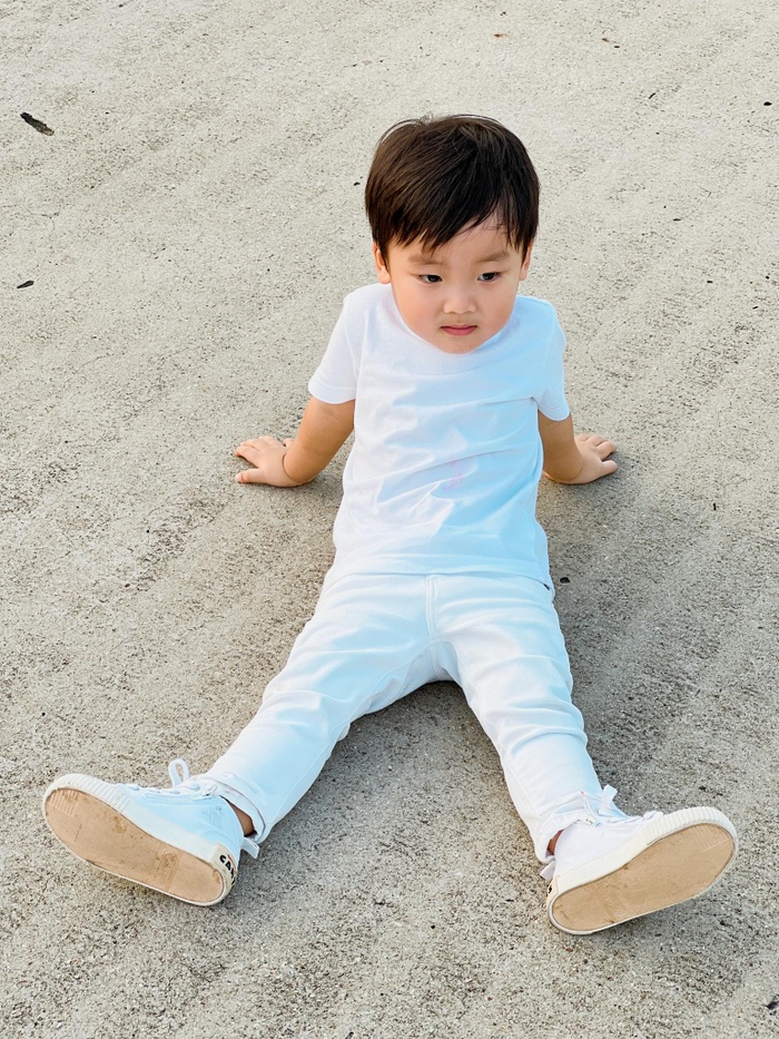 Hòa Minzy đưa con trai từ Sài Gòn ra Hà Nội nhân kỳ nghỉ lễ. Cô tỏ ra thoải mái, bình thản trước tin đồn bạn trai cũ có tình mới.