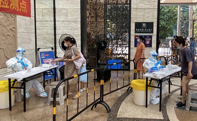 Trung Quốc phong toả Thâm Quyến, đối phó các đợt bùng phát Covid-19 dữ dội. Ảnh: Reuters