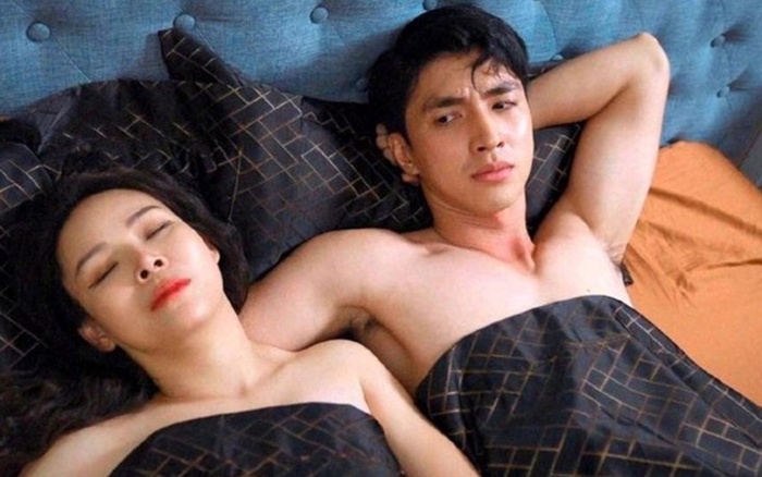 Diễm Hương thực hiện nhiều phân cảnh táo bạo với Bình An trong phim.