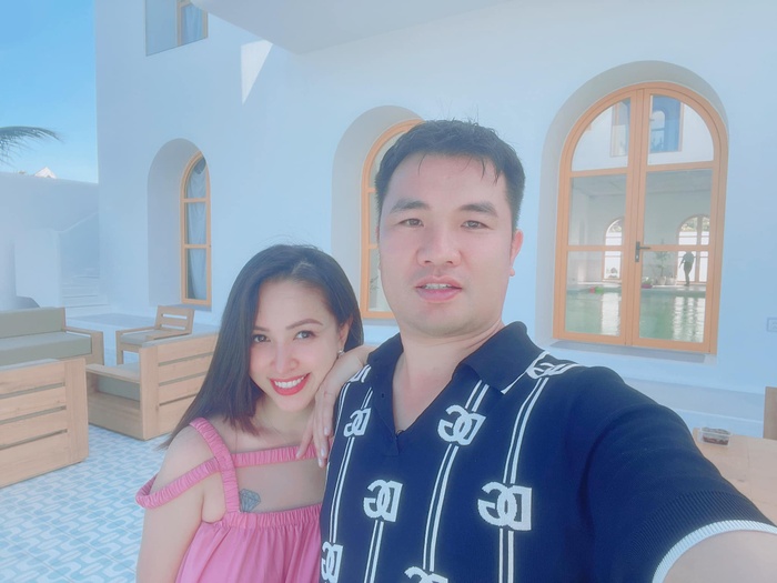 Vợ chồng Vân Hugo có cuộc sống giàu có, kín tiếng.