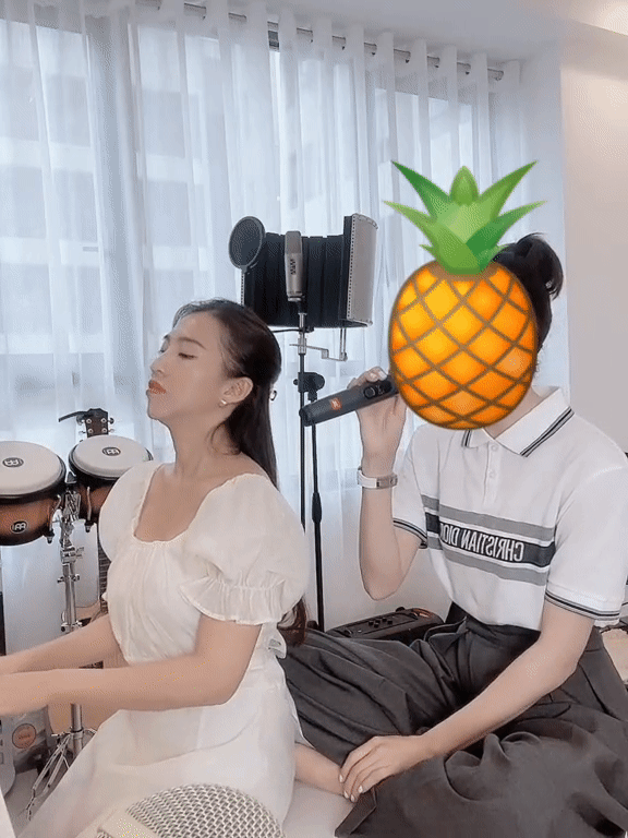 Nhiều dân mạng nhận ra vóc dáng và giọng hát của Hiền Hồ qua clip luyện thanh hồi tháng 8