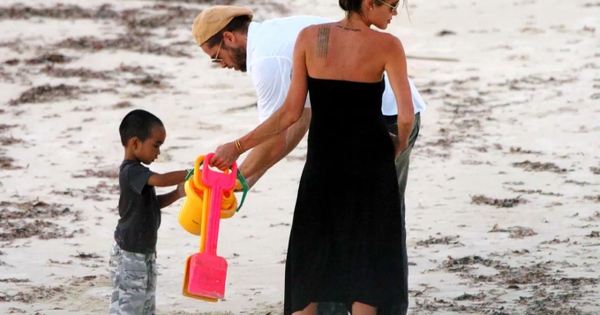 Bức ảnh Brangelina năm 2005 bên bờ biển