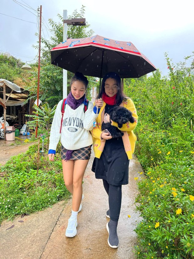 Hiền Thục không chỉ là mẹ mà còn là người bạn đồng hành, chuyên tâm sự những câu chuện nhỏ nhặt và bí mật cùng con gái