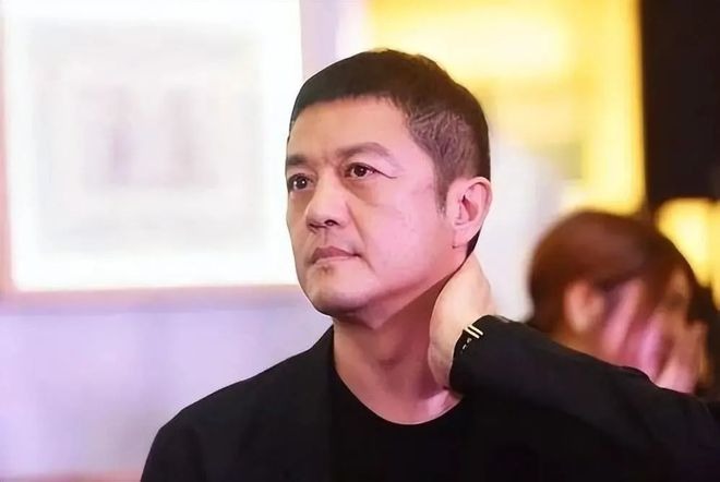 Đây không phải là lần đầu tiên Lý Á Bằng làm “dậy sóng” mạng xã hội vì nợ nần. Trước đó, việc anh không trả lại số tiền đã nợ cũng nhiều lần lên top tìm kiếm