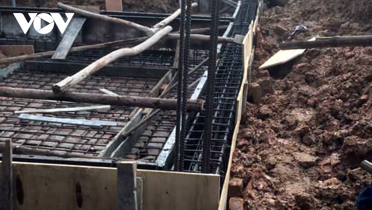 Nhiều công trình xây dựng hoãn khởi công hoặc thi công cầm chừng do giá vật liệu.