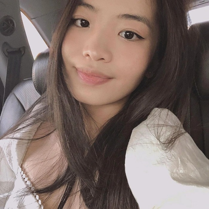 Thu Cầm là con gái đầu lòng của ca sĩ Duy Mạnh. Được bố nhận xét rất ngoan ngoãn, biết quan tâm đến người thân.