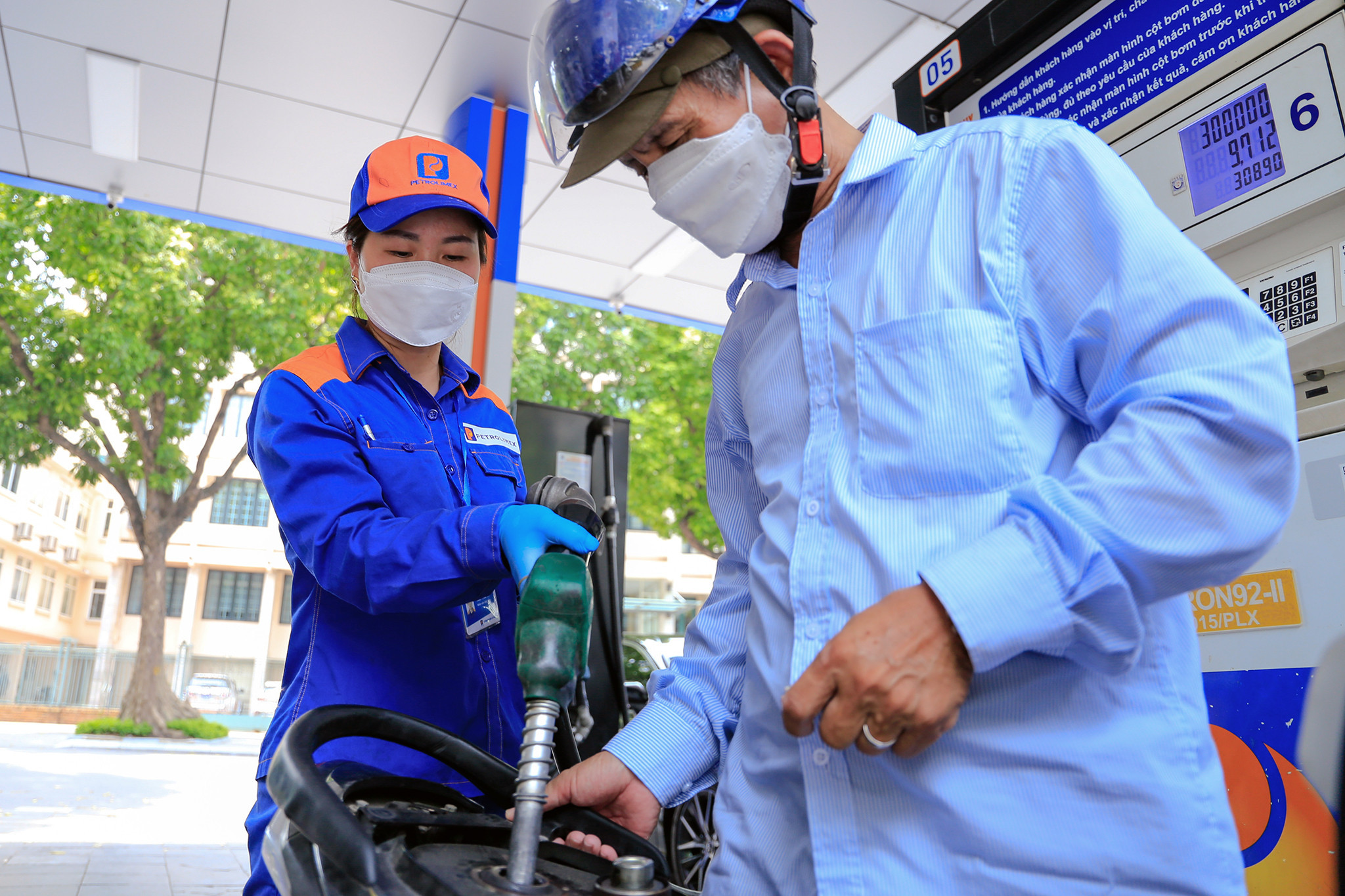 Giá xăng ngày mai có khả năng giảm mạnh (Ảnh: Anh Nguyễn)