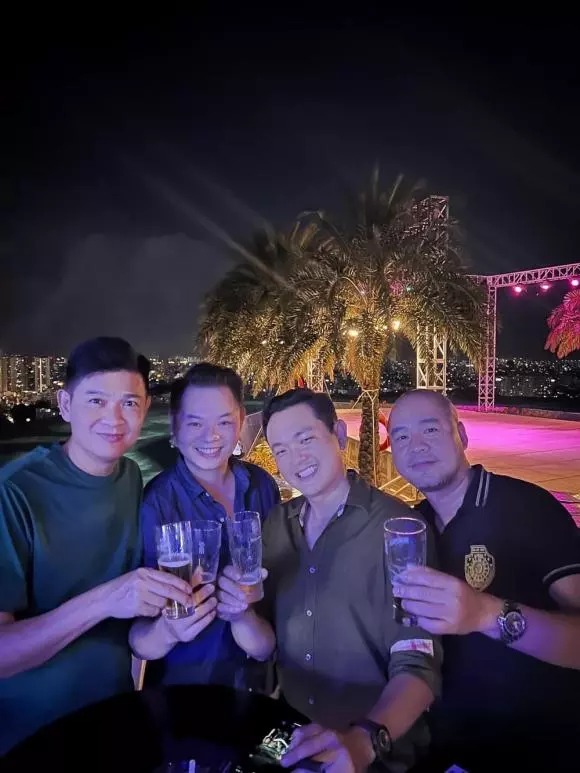 Chồng Minh Hằng lộ diện đời thường, được khen trẻ trung so với tuổi thật.