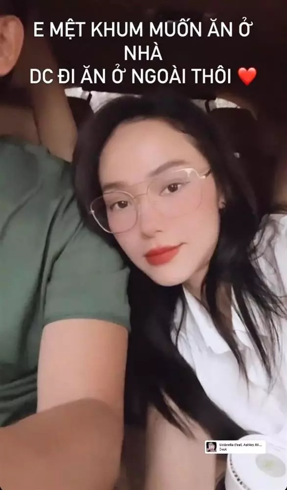 Kiểu chụp tựa vai, chụp không thấy mặt cũng được cô áp dụng.