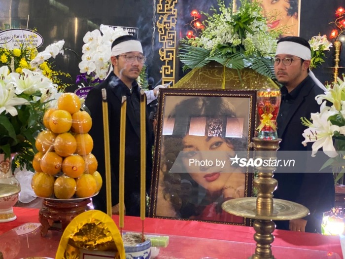 Bài vị và di ảnh của cố diễn viên