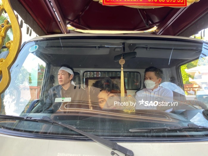 Con trai cố nghệ sĩ không giấu khỏi sự thất thần, xúc động 