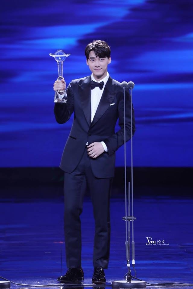 Tài tử này giành nhiều giải thưởng lớn nhỏ trong các lễ trao giải uy tín xứ Trung
