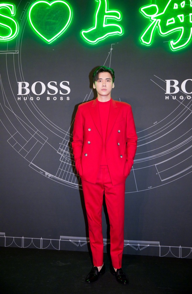 Nam diễn viên là đại sứ thương hiệu cho 13 thương hiệu, từ thời trang cao cấp đến đồng hồ, ô tô, trang sức...