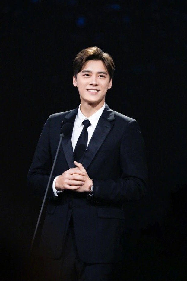 Từ ngôi sao hạng A hot bậc nhất Trung Quốc, sự nghiệp đỉnh cao của Lý Dịch Phong sụp đổ chỉ sau một ngày