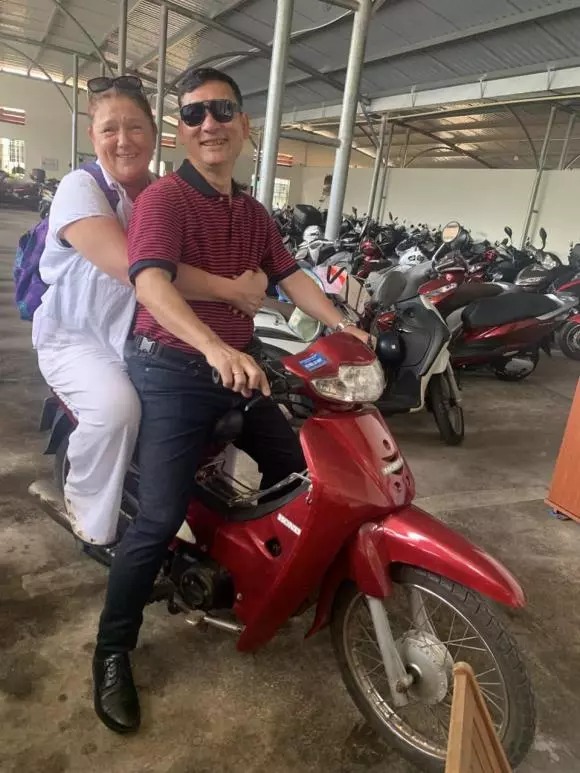 Sau khi con trai từ Nhật về Việt Nam chơi bóng, bố mẹ Văn Lâm cũng từ Nga bay sang để cả gia đình đoàn tụ.