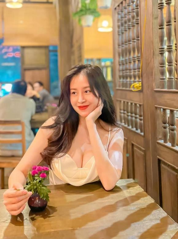 Sau đó, bà Tưng liên tục đăng ảnh hở bạo, phát ngôn gây sốc. Nhưng một thời gian sau, hiện tượng mạng này đã 