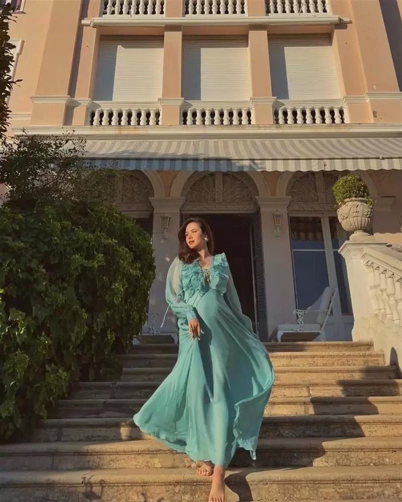 Cơ thể ngày càng nặng nề hơn song qua những hình ảnh chia sẻ, Phanh Lee vẫn nhận về nhiều lời khen nhan sắc.