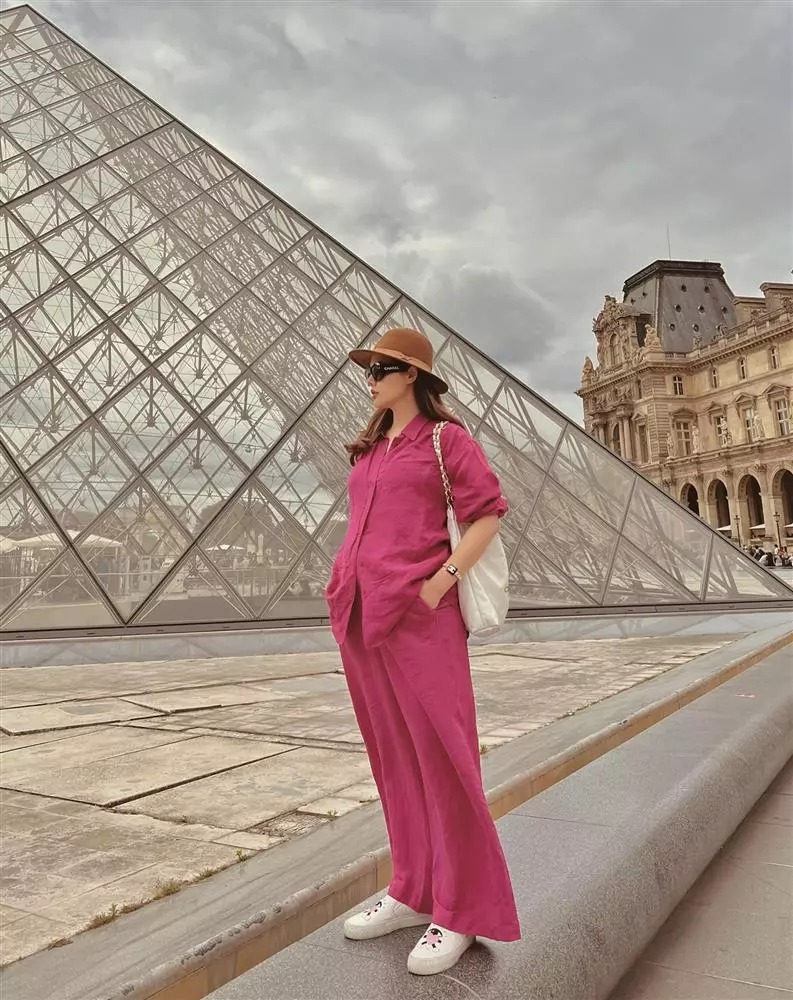 Lần mang thai thứ 2 này, Phanh Lee chăm khoe ảnh hơn hẳn.