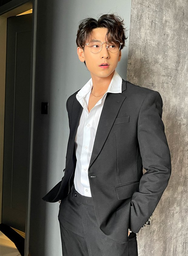 Trở nên thân thiết sau bộ phim Anh trai yêu quái, Isaac không ít lần hài hước công khai 