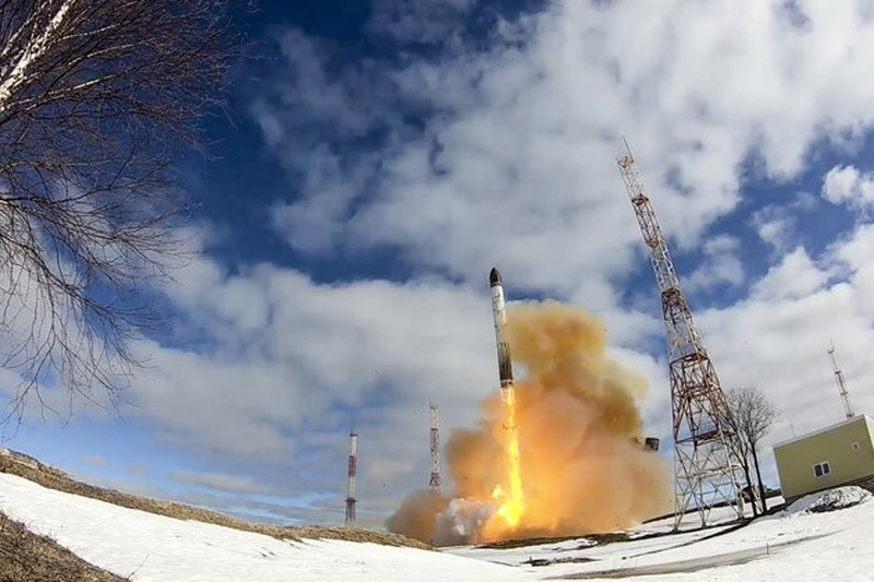 Một vụ thử nghiệm tên lửa đạn đạo xuyên lục địa, có khả năng mang đầu đạn hạt nhân Sarmat của Moscow ở Plesetsk, tây bắc Nga tháng 4/2022. Ảnh: AP