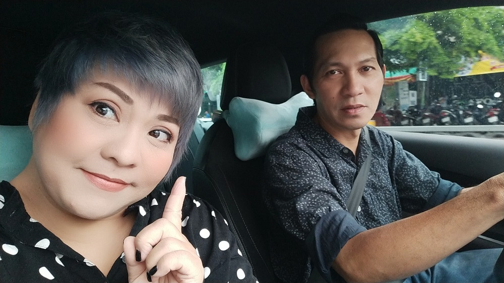 Ca sĩ Hà Lan Phương và chồng.