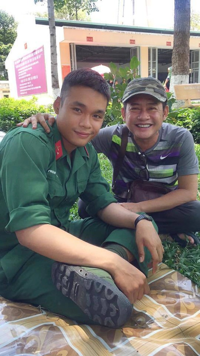 Hai con trai của nghệ sĩ Tấn Beo lựa chọn đầu quân cho lực lượng vũ trang.