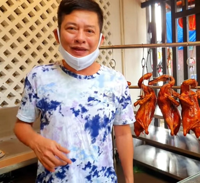 Nam nghệ sĩ từng phải đi bán vịt quay để mưu sinh.