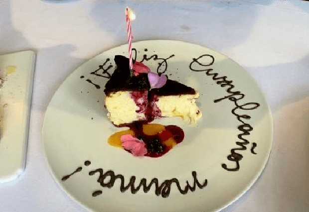 Son Ye Jin chia sẻ hình ảnh chiếc bánh kem viết lời chúc mừng sinh nhật dành cho mẹ chồng