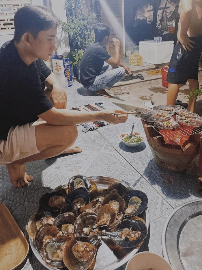 Nam ca sĩ chiều chuộng, quan tâm vợ hết mực.