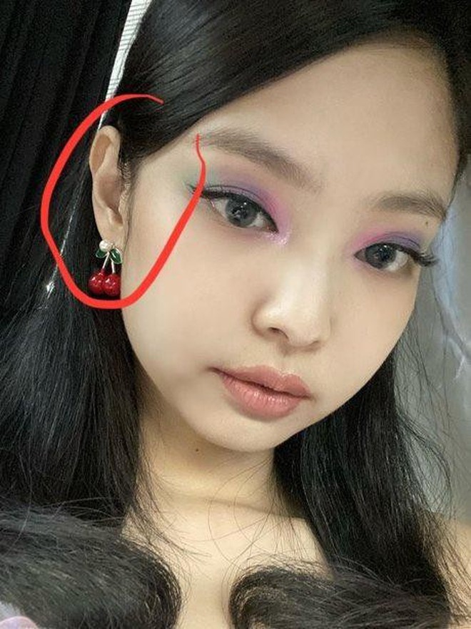 Cư dân mạng so sánh và nhận định đây không phải là ảnh cắt ghép