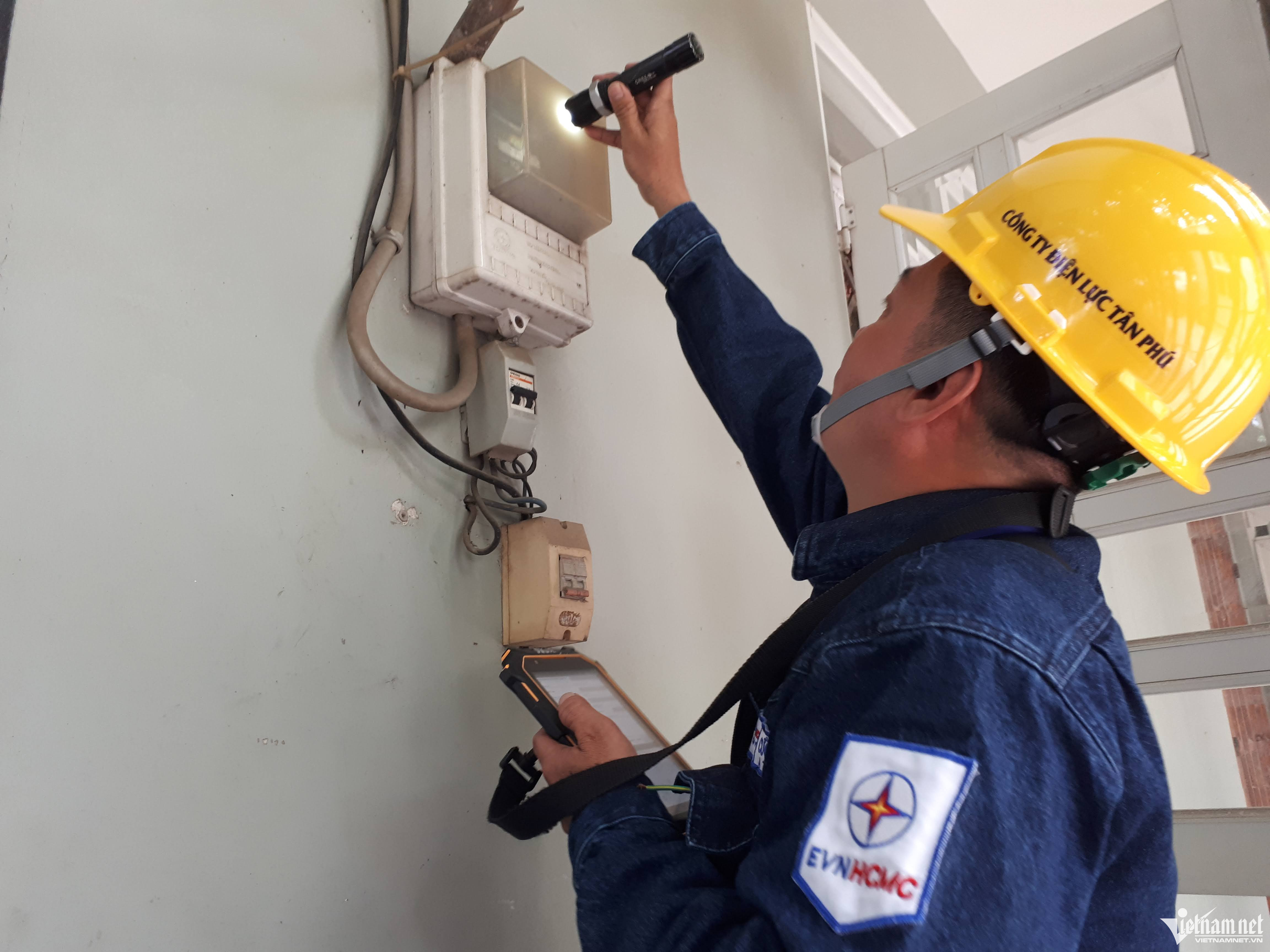 3 năm giá điện chưa điều chỉnh. Ảnh: Lương Bằng