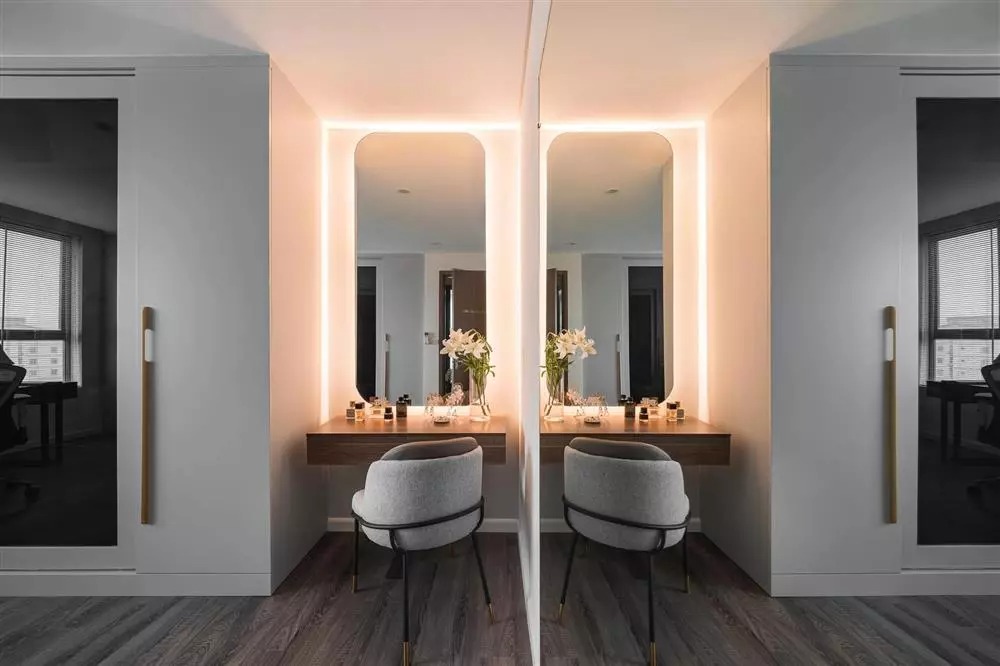 Bàn trang điểm sang chảnh của bà xã Đức Bảo.