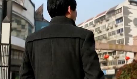 Trương Ái Dân không ngần ngại cho người em mới quen vay tiền mở tiệm tóc.