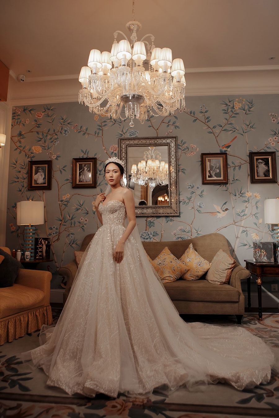 Trước đó, loạt ảnh full HD Diệu Nhi đi thử váy cưới đã được đăng tải rầm rộ trên các diễn đàn MXH