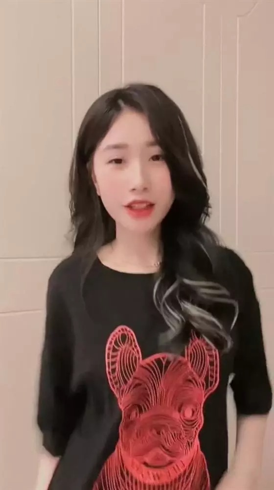 Lộ diện với gương mặt lạ lẫm, Tiểu Hý bị nghi dao kéo