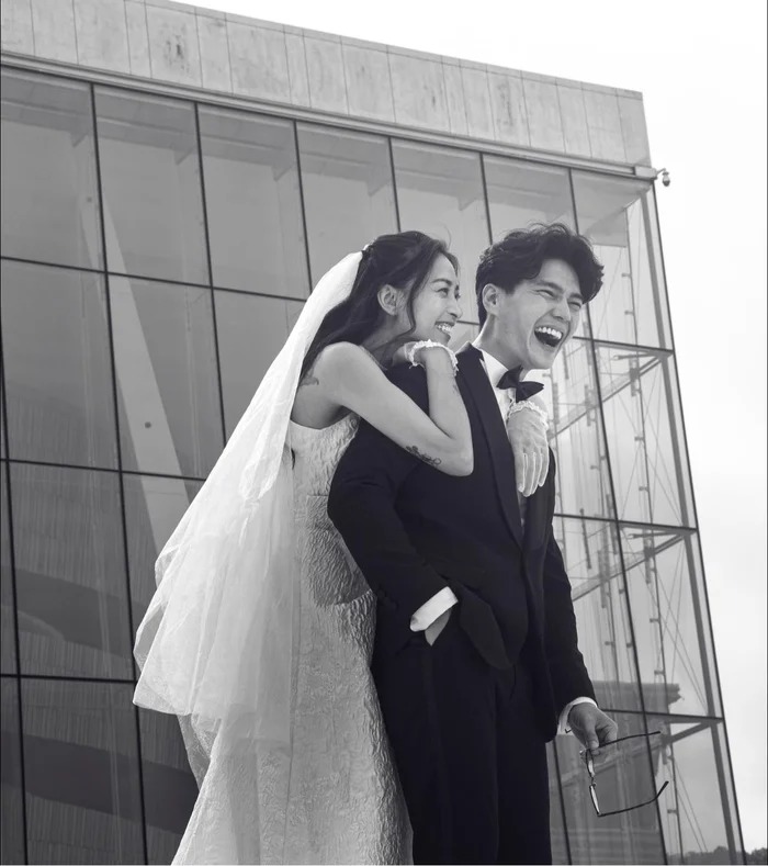 Cả hai cùng nhau đi trải nghiệm, khám phá nhiều nơi.