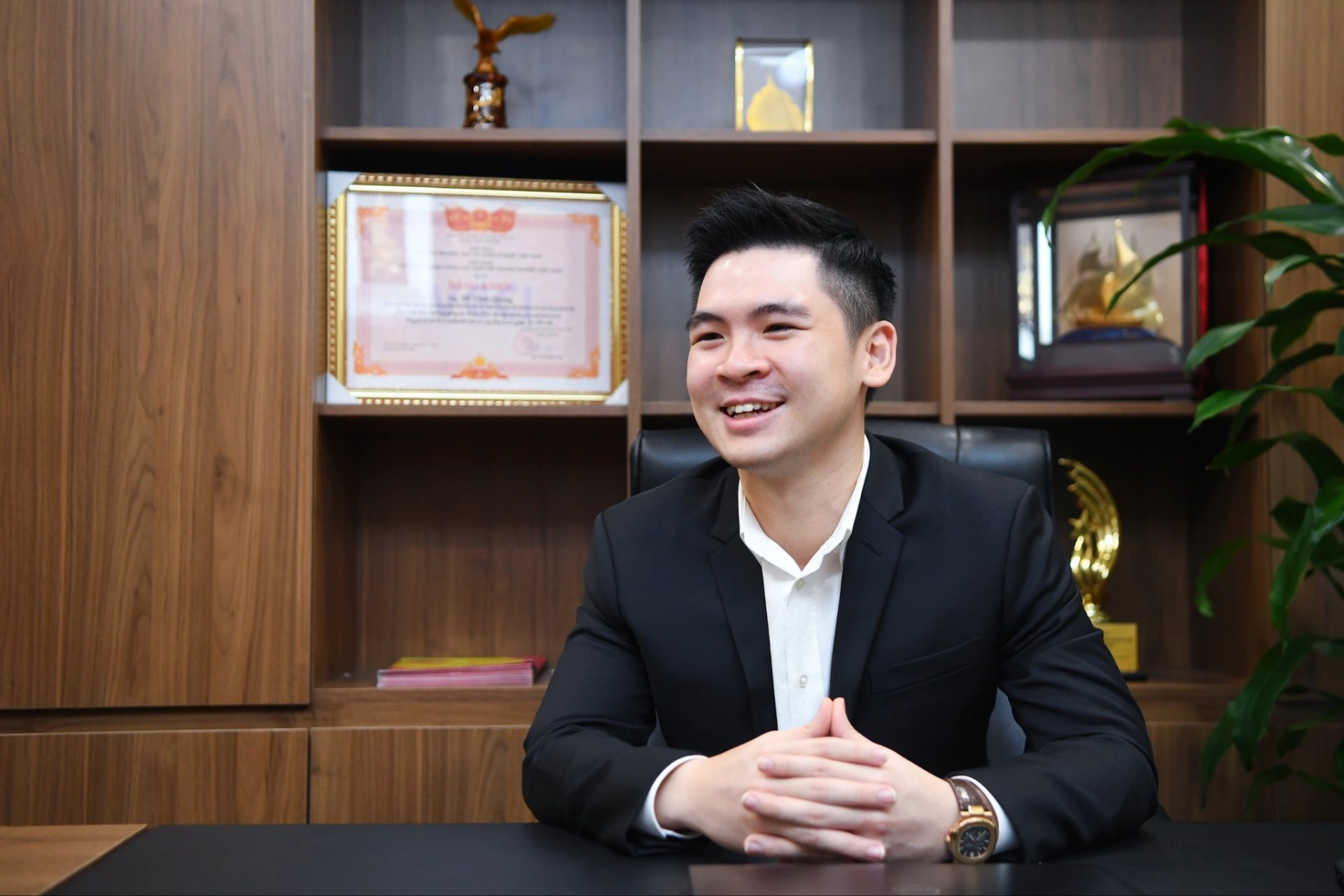 Đầu năm 2020, thiếu gia nhà bầu Hiển mua thành công 35,9 triệu cổ phiếu SHB và nắm giữ 2,98% tỷ lệ sở hữu của ngân hàng SHB. Ảnh: Songdep